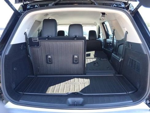 Certified 2025 Nissan Pathfinder SL w/ Cargo Package AWD/4WD image 8