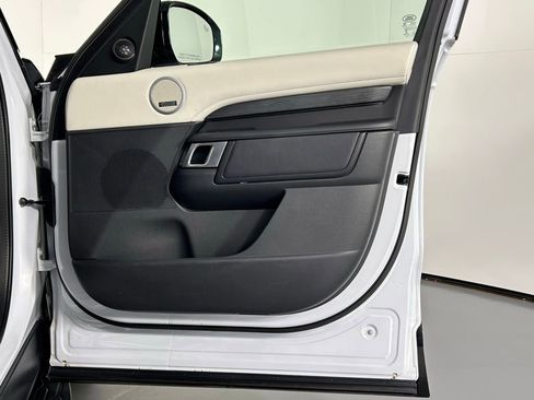 Used 2022 Land Rover Discovery HSE R-Dynamic image 9