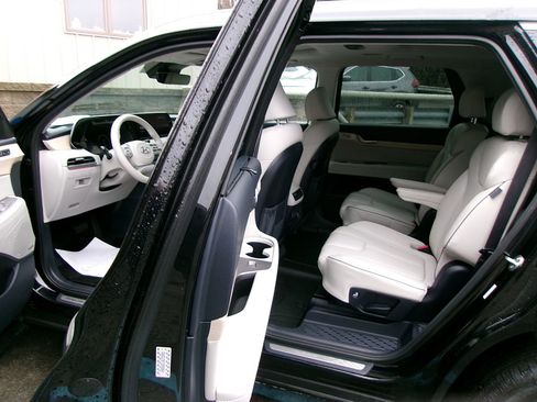 Used 2024 Hyundai Palisade Limited image 15