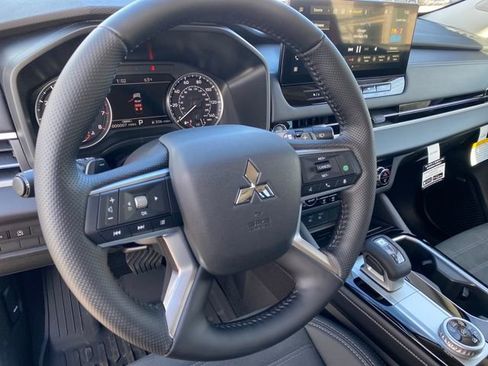 New 2026 Mitsubishi Outlander SE image 12