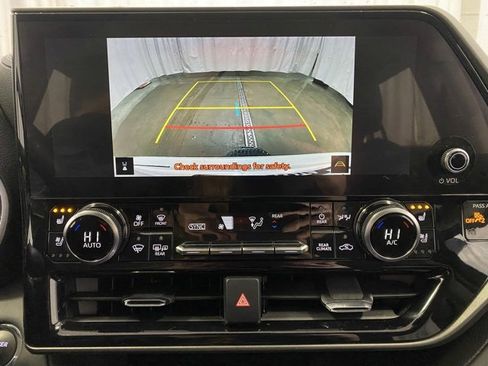 Used 2023 Toyota Highlander Limited image 21