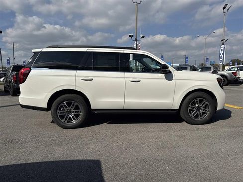 New 2025 Ford Expedition Active image 4
