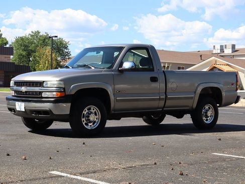 Used 1999 Chevrolet Silverado 2500 LS w/ Firm Ride Suspension Pkg AWD/4WD image 11