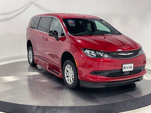 Used 2026 Chrysler Voyager LX image 38