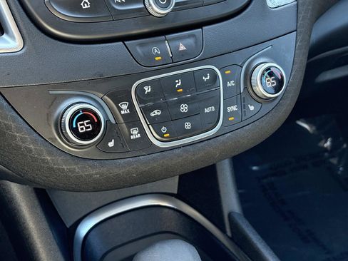 Used 2025 Chevrolet Malibu LT FWD image 22