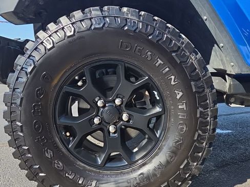 Used 2021 Jeep Gladiator Sport AWD/4WD image 4
