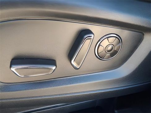 Used 2020 Ford Explorer Platinum w/ Premium Technology Package image 28