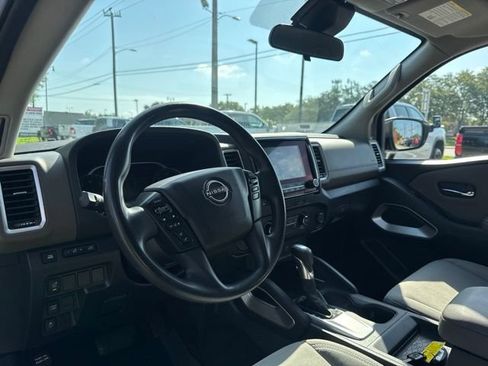 Used 2022 Nissan Frontier SV w/ Technology Package RWD image 23
