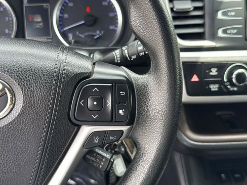 Used 2018 Toyota Highlander LE image 17