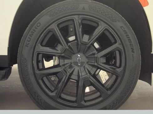 Used 2022 Chevrolet Suburban RST w/ Luxury Package image 21