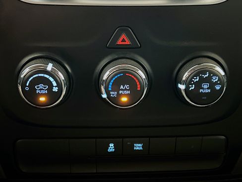 Used 2017 RAM 1500 Express RWD image 10