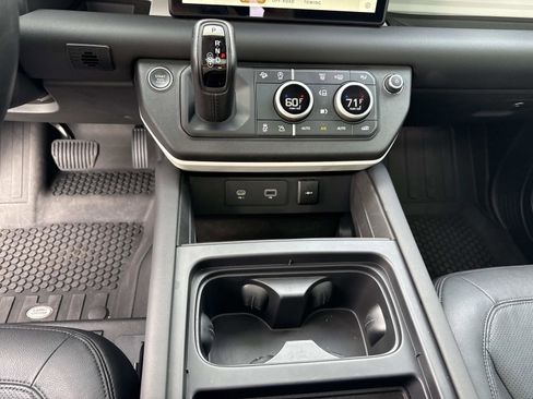 Used 2024 Land Rover Defender 110 S image 28