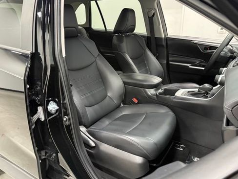 Used 2024 Toyota RAV4 XLE Premium image 38