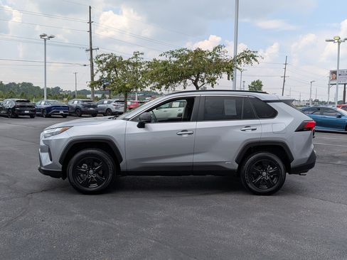 Certified 2025 Toyota RAV4 LE AWD/4WD image 5