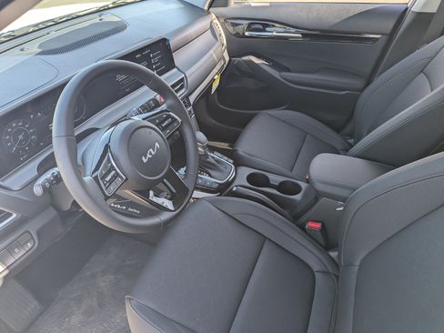 New 2026 Kia Seltos EX FWD image 16