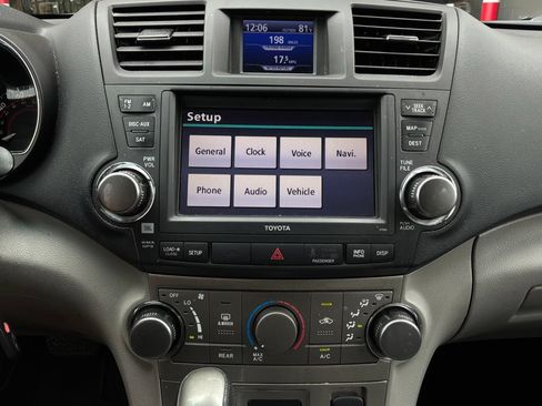 Used 2012 Toyota Highlander SE FWD image 29