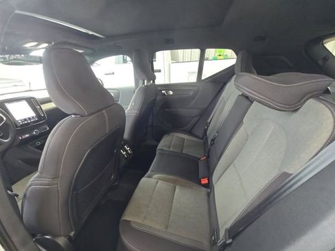 Used 2025 Volvo XC40 B5 Core AWD/4WD image 12