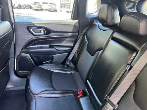 Used 2025 Jeep Compass Trailhawk AWD/4WD image 38