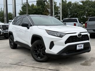 Used 2022 Toyota RAV4 LE FWD video 2