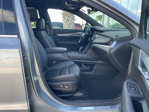 Certified 2025 Cadillac XT6 Luxury image 21