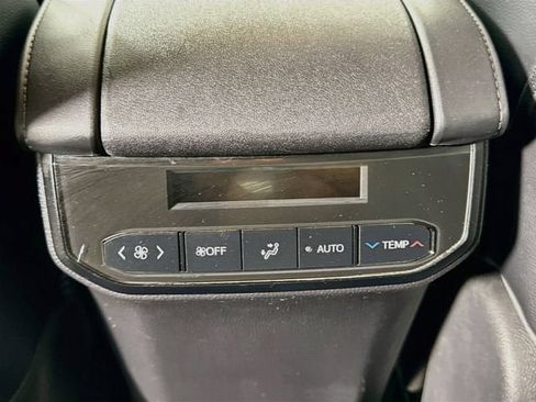 Certified 2021 Toyota Highlander XLE FWD image 28