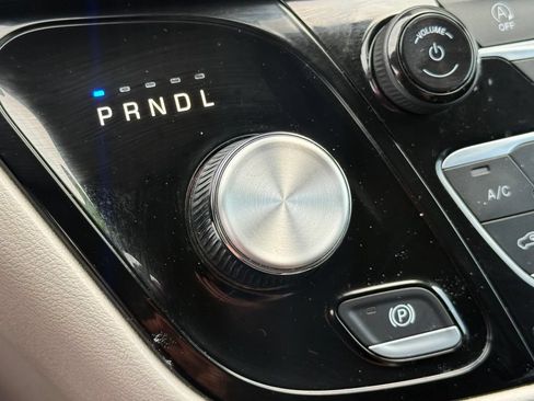 Used 2023 Chrysler Voyager LX FWD image 31