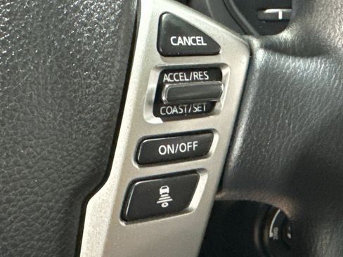 Used 2023 Nissan Titan SV image 6