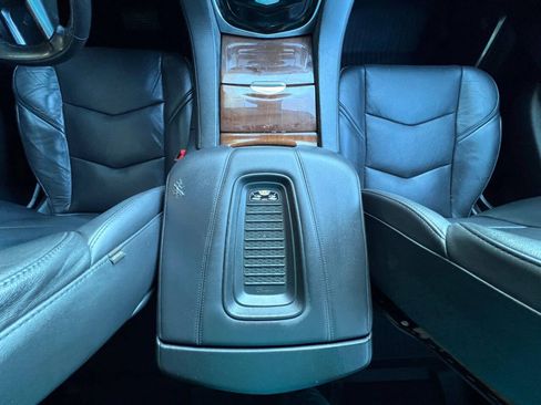 Used 2020 Cadillac Escalade Luxury AWD/4WD image 24