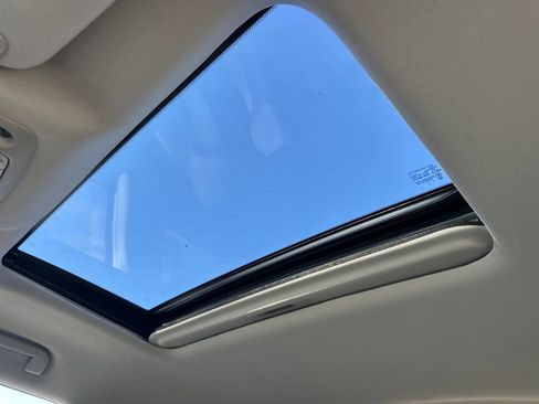 Used 2024 Nissan Armada SL image 18