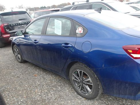 Used 2023 Kia Forte LXS image 2