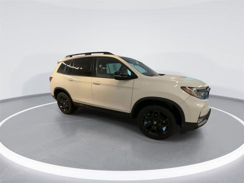 Used 2024 Honda Passport Black Edition image 1