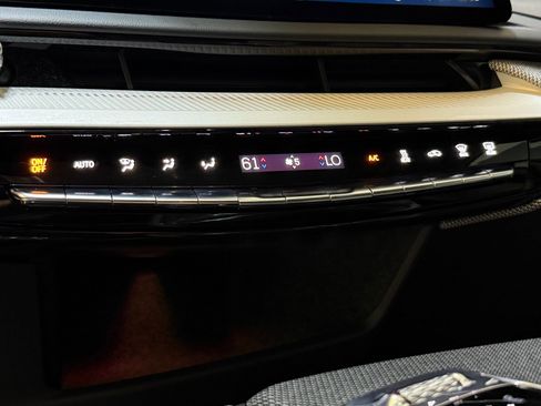 Certified 2025 Cadillac Optiq Luxury 1 image 34