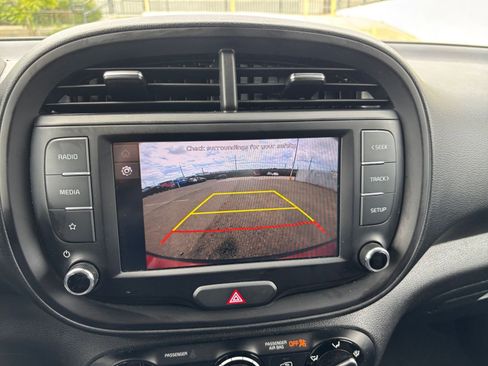 Used 2025 Kia Soul LX w/ LX Technology Package FWD image 22