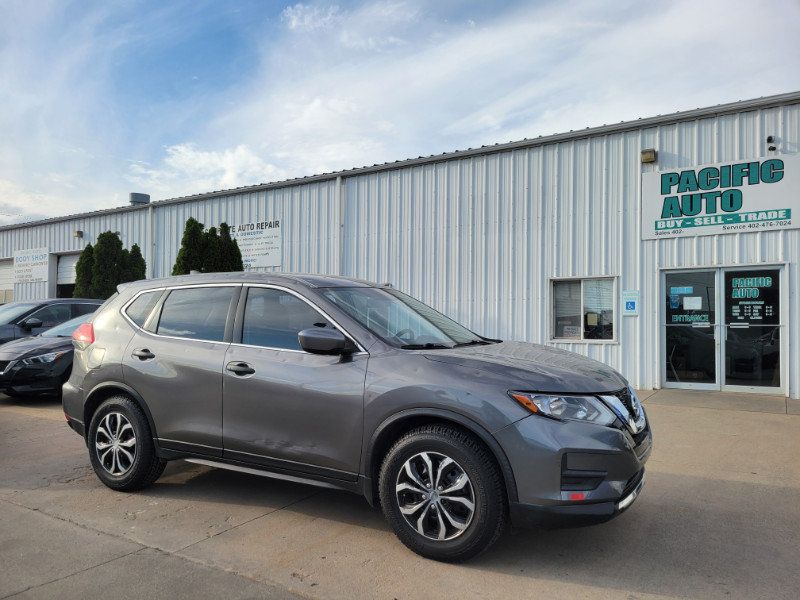 Used 2017 Nissan Rogue S FWD image 1