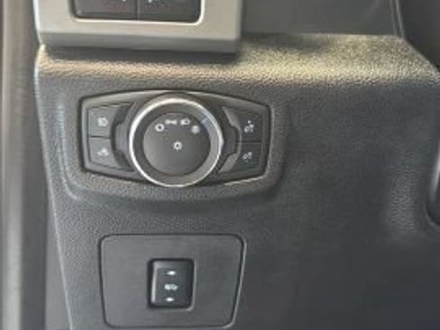 Used 2015 Ford F150 Lariat w/ Equipment Group 502A Luxury AWD/4WD image 12