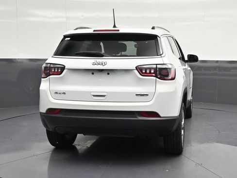 Used 2024 Jeep Compass Latitude AWD/4WD image 2