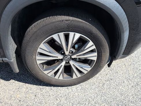 Used 2022 Nissan Rogue SV image 5