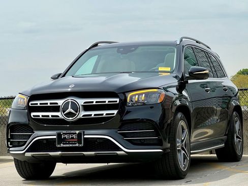 Used 2023 Mercedes-Benz GLS 450 4MATIC image 4