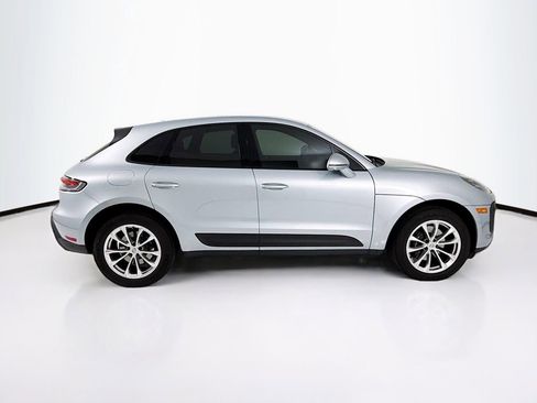 Certified 2025 Porsche Macan image 8