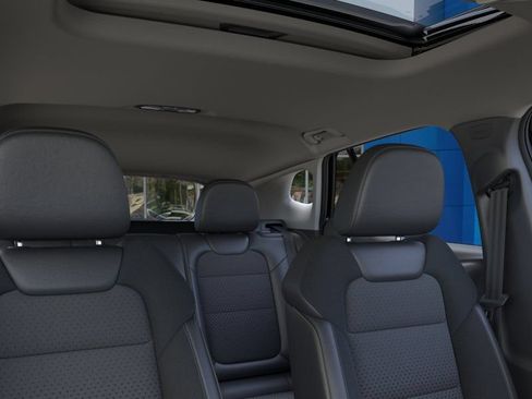 New 2026 Chevrolet Trax LT w/ Sunroof Package FWD image 24