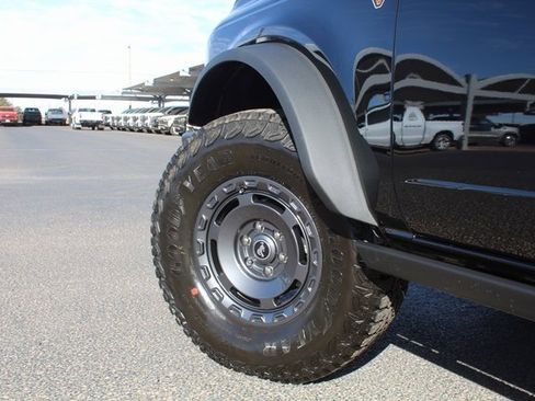 Used 2025 Ford Bronco Badlands image 9