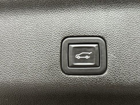 Used 2024 GMC Yukon XL Denali w/ Advanced Technology Package image 27