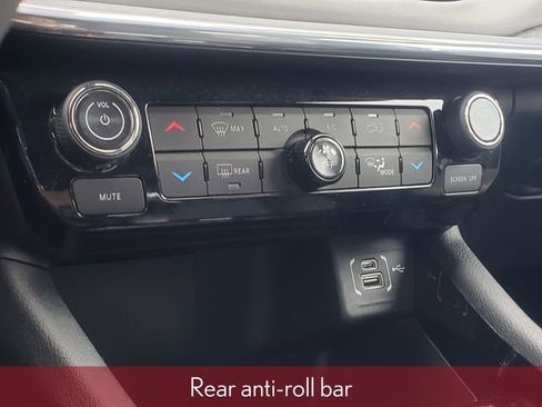 Used 2024 Jeep Compass Limited image 29