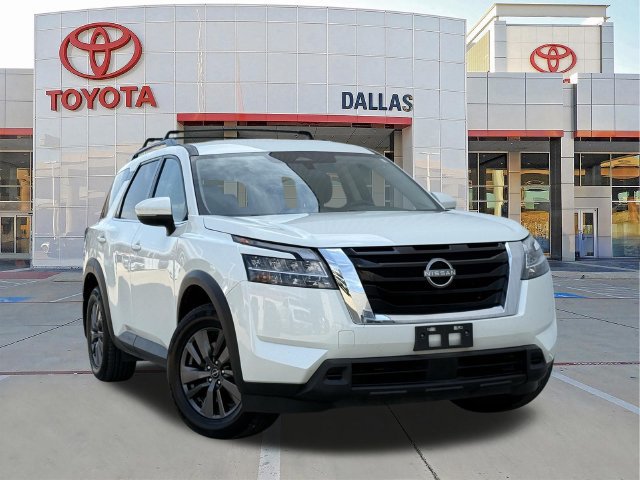 Used 2022 Nissan Pathfinder SV FWD image 1