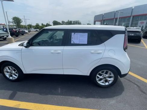 Used 2025 Kia Soul LX w/ LX Technology Package FWD image 7