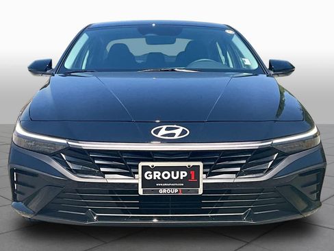 Used 2026 Hyundai Elantra SE FWD image 4