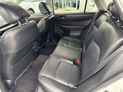 Used 2017 Subaru Outback 3.6R Limited image 16