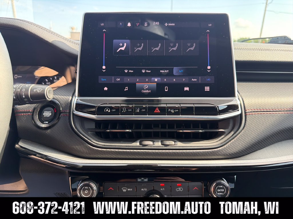 Used 2025 Jeep Compass Trailhawk AWD/4WD image 18