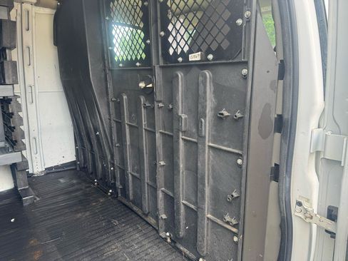 Used 2007 Chevrolet Express 2500 RWD image 18