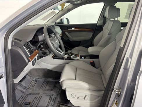 Used 2023 Audi Q5 e Premium Plus w/ Premium Plus Package image 6